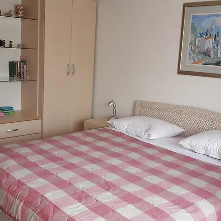 Apartman Maja *